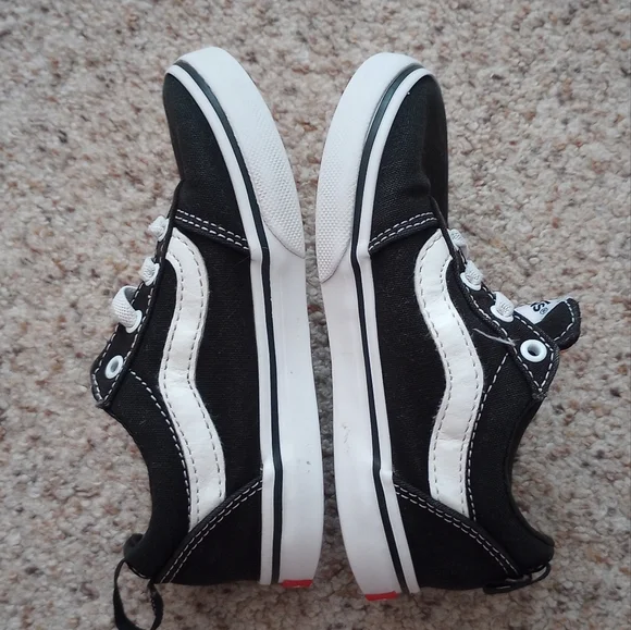 Old Skool Vans Toddlers Shoes - Picture 3 of 10